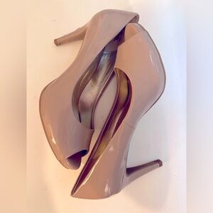 Bandolino Pumps Open Toe Patent-Leather Beige Neutral Size 8